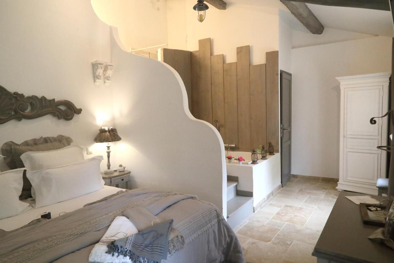 Lamanon Maison D'Hotes "Les Ecuries Du Mas" المظهر الخارجي الصورة